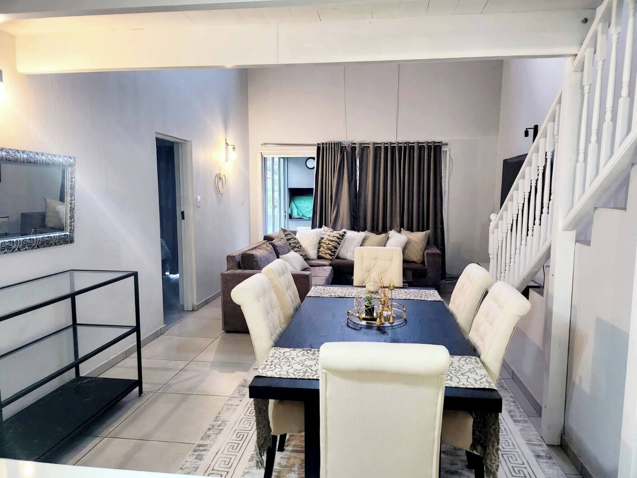 Apartment, 3 Bedrooms, Balcony | Living room