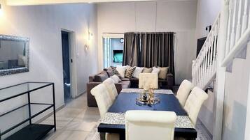 Apartment, 3 Bedrooms, Balcony | Living room