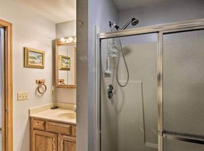 Bathroom - Spacious A-Frame Family Beach Getaway - Sleeps 8 (Ocean Pines)