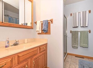 Bathroom - Spacious A-Frame Family Beach Getaway - Sleeps 8 (Ocean Pines)
