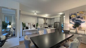 Dining - Elegant 8 Queen Beds Ivylea Estate, Richmond Hill (Richmond Hill)