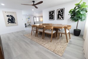 Dining - Great 4BR Pool Home – Perfect for Families & Group Getaways (Phoenix)