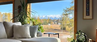 Mountain View | Hot Tub | Golf Ski | Ping-Pong | Fire-pit | Dogs | Yard | Garden