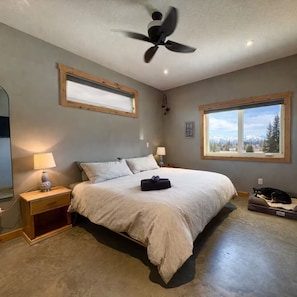 4 bedrooms, WiFi, bed sheets