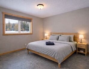 4 bedrooms, WiFi, bed sheets