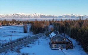 Exterior - Mountain View | Hot Tub | Golf Ski | Ping-Pong | Fire-pit | Dogs | Yard | Garden (Kimberley)
