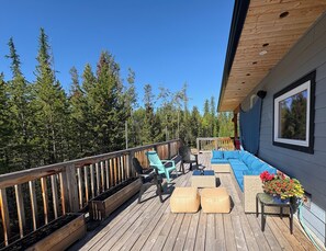 Property grounds - Mountain View | Hot Tub | Golf Ski | Ping-Pong | Fire-pit | Dogs | Yard | Garden (Kimberley)