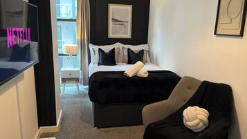 2 bedrooms, desk, iron/ironing board, free WiFi