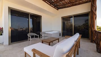 Uxmal | Terrace/patio