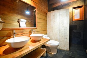 Superior Double Room, Balcony, Mountain View | Bathroom