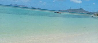 Beachfront Hideaway with Sea Breeze and Relaxed Island Stay with spacious Rooms