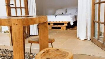 1 habitación, tabla de planchar con plancha, wifi y ropa de cama