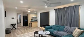 3BR Guesthouse + Sunroom Near Stanhope Leisure