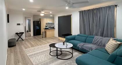 3BR Guesthouse + Sunroom Near Stanhope Leisure