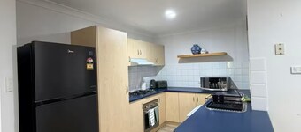 3BR Guesthouse + Sunroom Near Stanhope Leisure