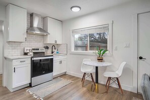 Fridge, microwave, stovetop, toaster - Private Boise Bench Retreat (Boise)