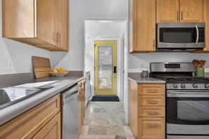 Fridge, microwave, oven, stovetop - Modern 10th St Retreat: Downtown & Hyde Park (Boise)