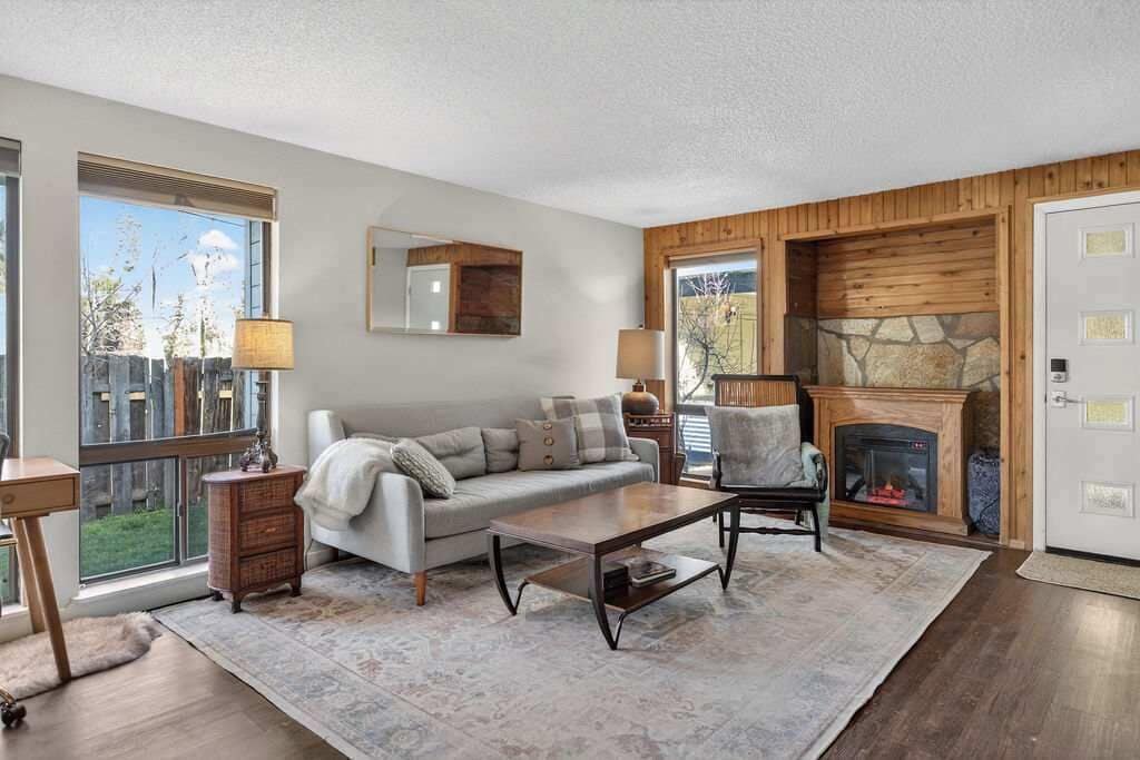 TV, fireplace, offices