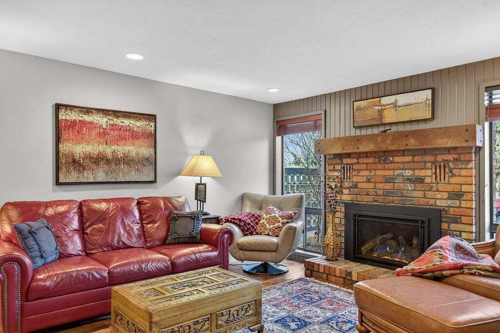TV, fireplace, DVD player, offices
