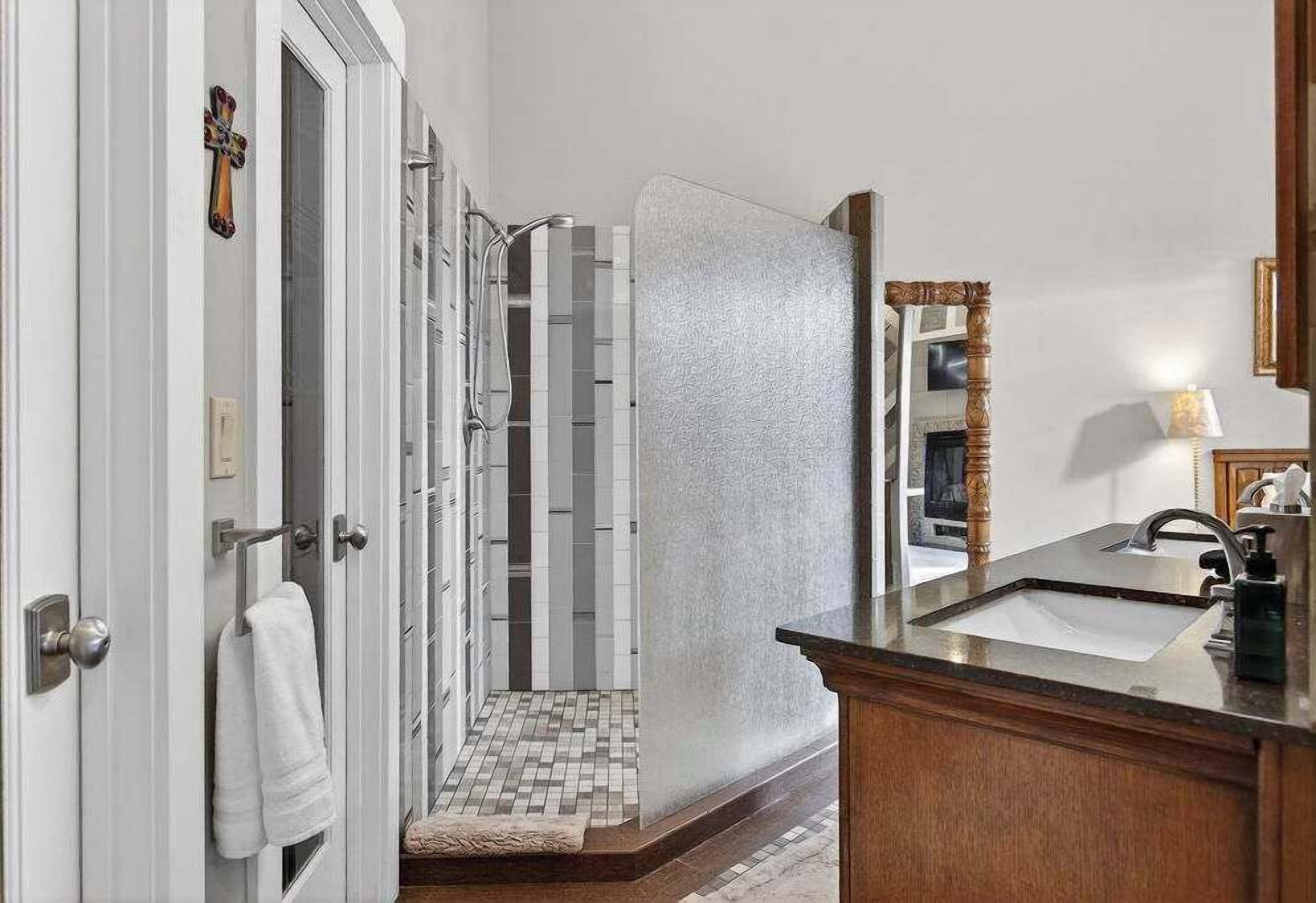 Shower, hair dryer, towels, shampoo