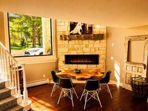 Dining - Ultimate AFA Graduation Estate: 5 Private Acres - 5 Mins to North Gate (Colorado Springs)