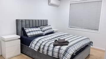 2 chambres, fer et planche à repasser, Wi-Fi, draps fournis