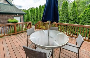 Outdoor dining - Private 1-Acre Coastal Retreat | Minutes to Narragansett Beach (Narragansett)