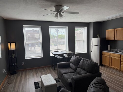     Relaxing 1BR Stay in the Heart of Carlinville