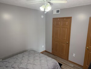 1 bedroom, bed sheets