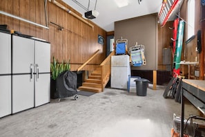 Interior - Ike's Place: Spacious 4BR home in scenic Holden Beach, perfect for family getaways! (Holden Beach)