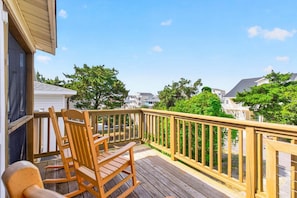 Property grounds - Ike's Place: Spacious 4BR home in scenic Holden Beach, perfect for family getaways! (Holden Beach)