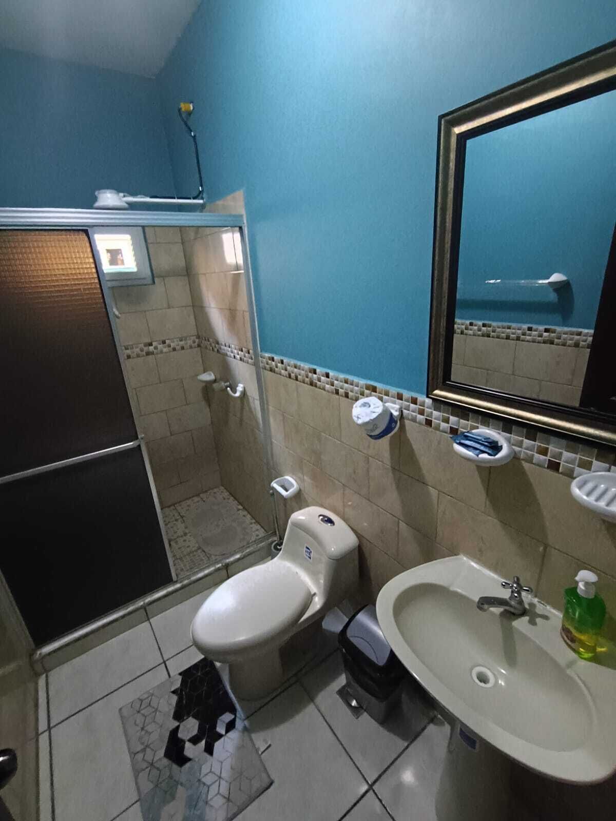 タオル、石鹸、トイレットペーパー