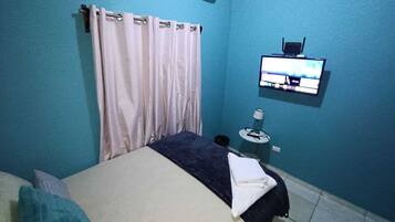 Iron/ironing board, internet, bed sheets