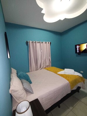 Iron/ironing board, internet, bed sheets - Your home away from home, 15 minutes from the airport! (san pedro sula)