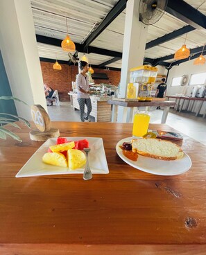 Comfort House, Patio, Beach View | Dining