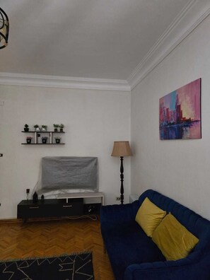 Living area - 2-bedroom apartment in marvelous Heliopolis with AC , WIFI and all needs . (Heliopolis)