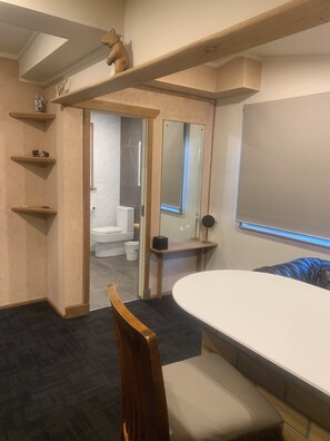 Bathroom - Weymouth Oasis. Studio guest house with secured parking and a beach access road (Manukau)