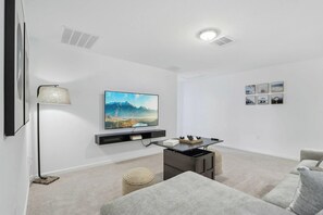 Living area - Kissimmee 4BR Retreat House for 8 (Kissimmee)