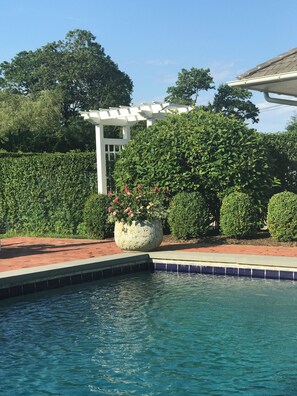 Pool - Classic Bridgehampton Farmhouse - Heated Pool - South of Highway - Walk to Town (Bridgehampton)