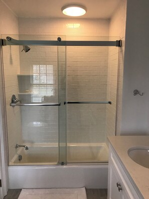 Bathroom - Classic Bridgehampton Farmhouse - Heated Pool - South of Highway - Walk to Town (Bridgehampton)