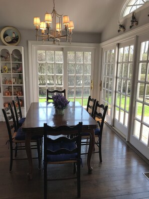 Dining - Classic Bridgehampton Farmhouse - Heated Pool - South of Highway - Walk to Town (Bridgehampton)