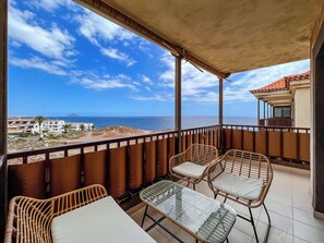 Property grounds - Modern apartment with ocean view (Arona)