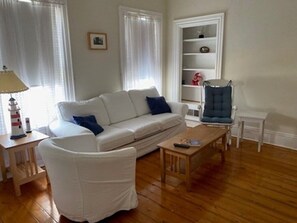 Smart TV - Heated pool, three sitting rooms, central air,  five bedrooms in West Dennis (West Dennis)