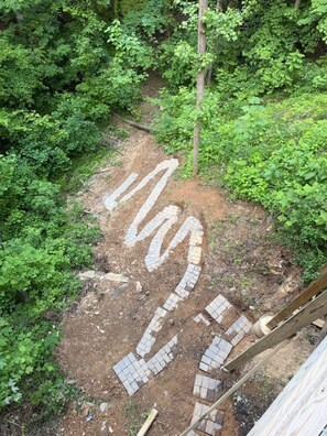 Property grounds - Secluded Cabin + Private Lake Access - No Parkway Traffic - Hidden Ridge Retreat (Sevierville)