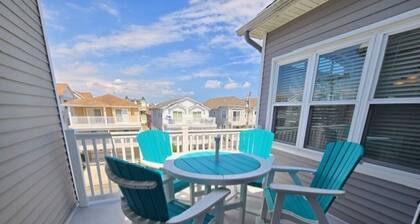 Recently Renovated 3-bedroom condo with AC in delightful Wildwood