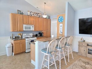 Fridge, microwave, oven, stovetop - Recently Renovated 3-bedroom condo with AC in delightful Wildwood (Wildwood)