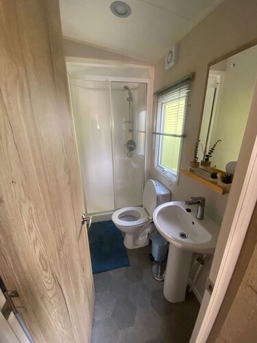 Coworth Deluxe Cabin With Garden