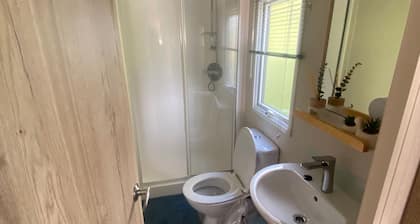 Coworth Deluxe Cabin With Garden