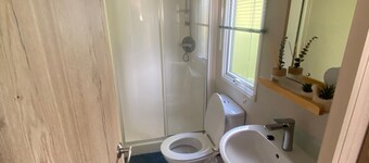 Coworth Deluxe Cabin With Garden
