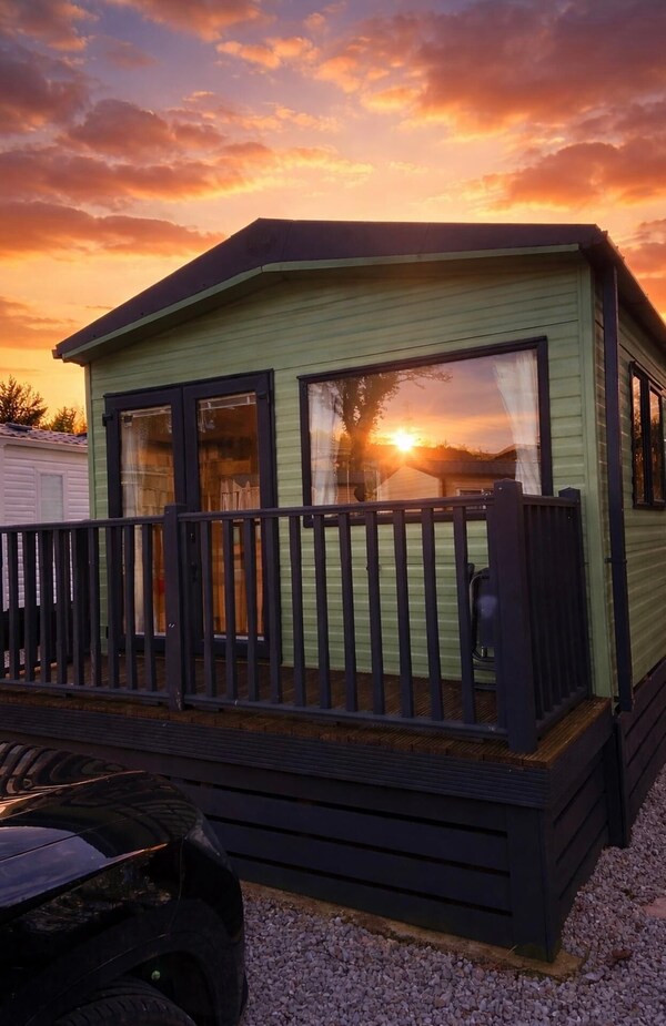 Coworth Deluxe Cabin With Garden - England